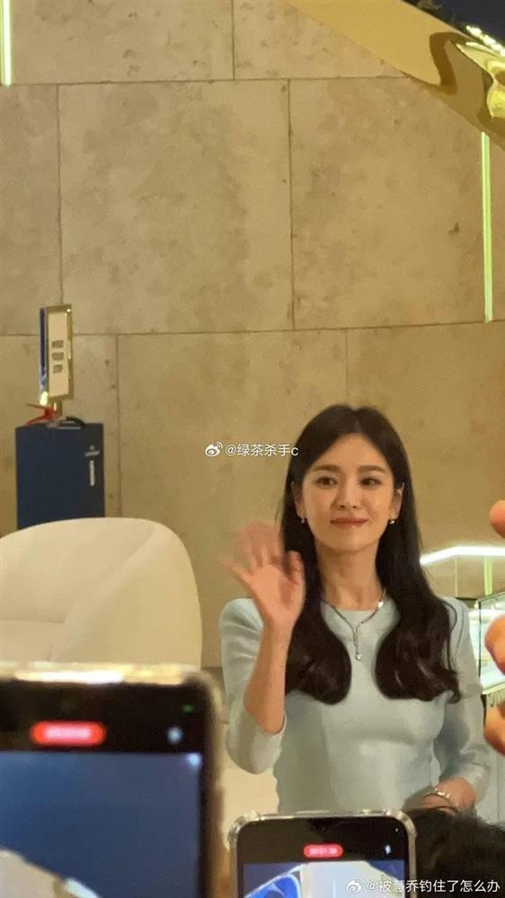 Song Hye Kyo gây sốt với màn khoe nhan sắc thật qua cam thường-2