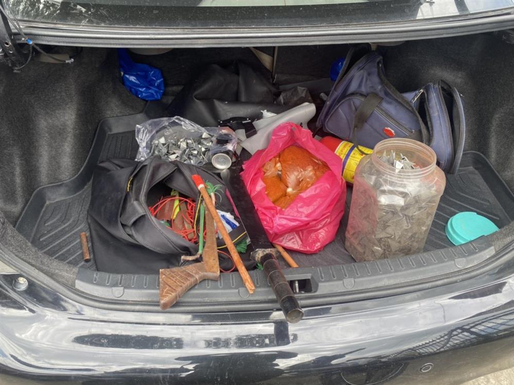 Nhóm trộm chó rải đinh sắt, bắn súng tự chế chống trả công an truy bắt-2