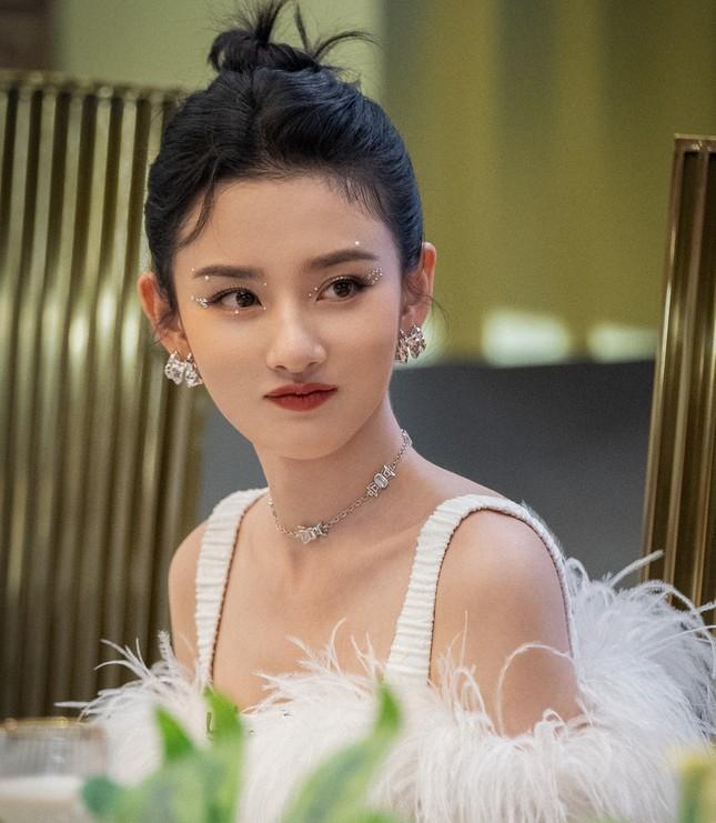 Tống Tổ Nhi sụp đổ sự nghiệp ở tuổi 25, nhiều nghệ sĩ vạ lây