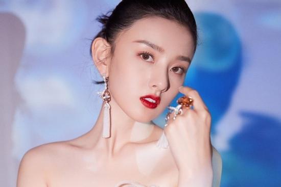 Tống Tổ Nhi sụp đổ sự nghiệp ở tuổi 25, nhiều nghệ sĩ vạ lây
