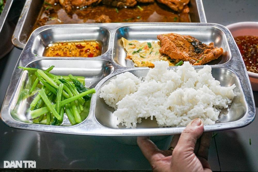 Suất cơm đồng cảm 2.000 đồng ở Đà Nẵng-2