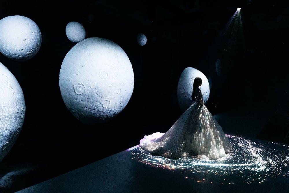 Ma nữ Thái Lan Mai Davika diện váy cưới, Lý Nhã Kỳ xin vía sớm lấy chồng-1