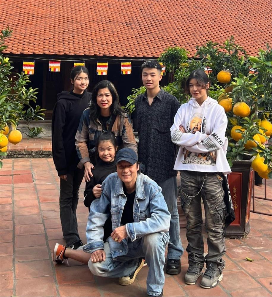 NSƯT Võ Hoài Nam tuổi U60: Thích mặc đồ cũ, tự nhận mình giàu có-3