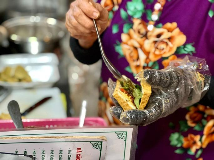 TP HCM: Món ăn lạ mà quen gây thương nhớ ở quận 7-2