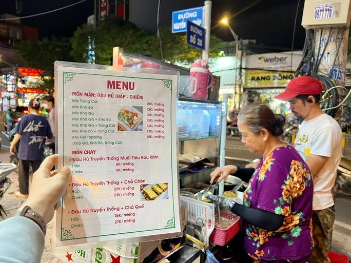 TP HCM: Món ăn lạ mà quen gây thương nhớ ở quận 7-3