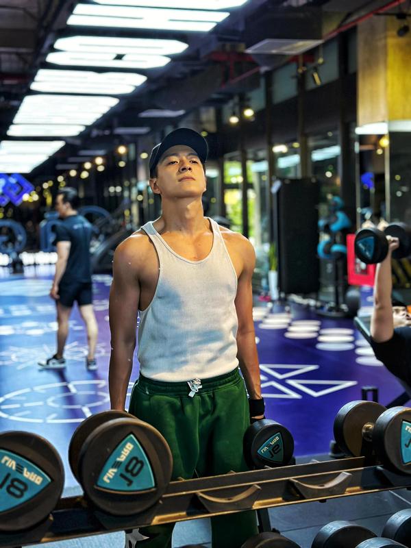 Ngô Kiến Huy có lúc body ngấn mỡ, chảy sệ khiến fan phát hoảng, phải siết cân lấy lại sắc vóc nam thần-3