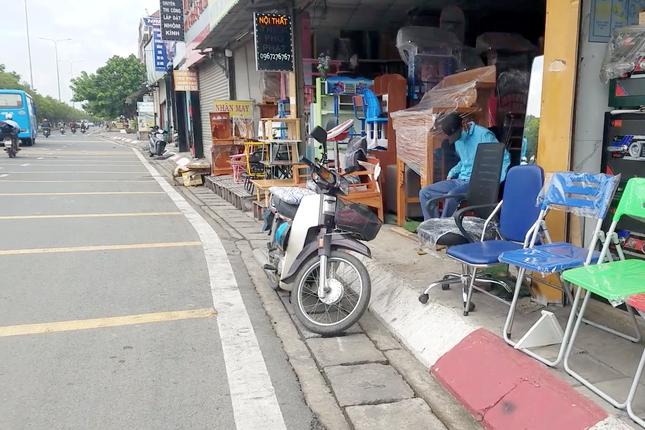 Clip người phụ nữ tại TPHCM bị giật điện thoại trong nháy mắt-1