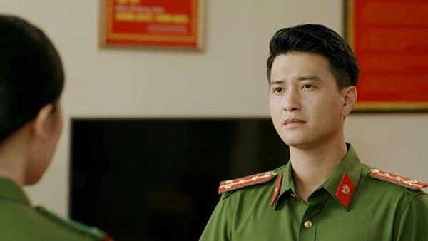 Huỳnh Anh: Đời thường xuề xòa khác biệt vẻ nghiêm túc của cảnh sát Tuấn trong Biệt Dược Đen-1