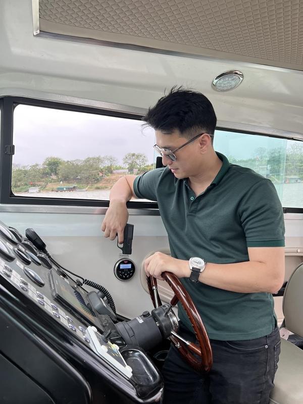 Huỳnh Anh: Đời thường xuề xòa khác biệt vẻ nghiêm túc của cảnh sát Tuấn trong Biệt Dược Đen-7