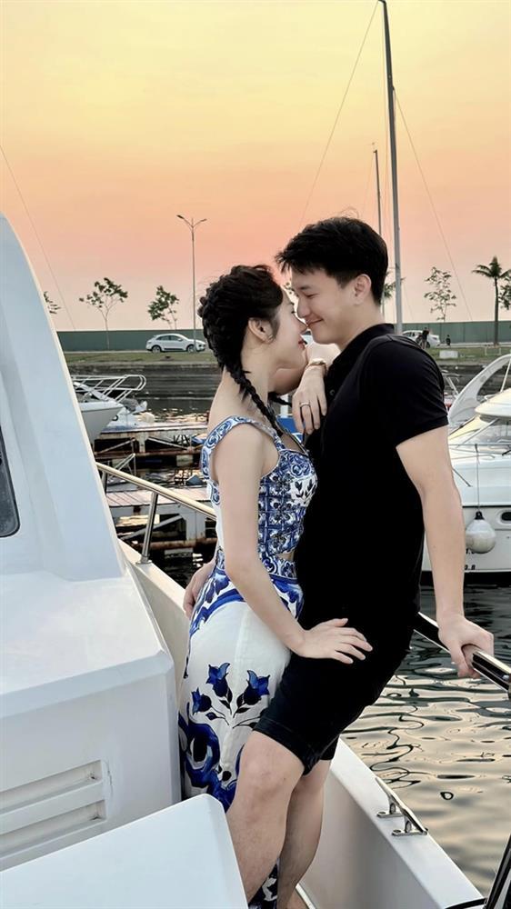 Huỳnh Anh: Đời thường xuề xòa khác biệt vẻ nghiêm túc của cảnh sát Tuấn trong Biệt Dược Đen-8