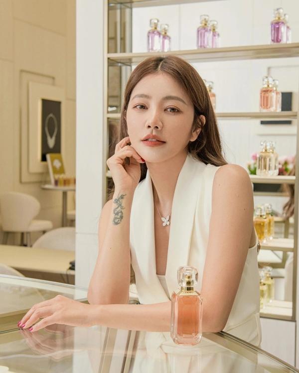 Nhà thiết kế thời trang 48 tuổi nổi tiếng vì xinh đẹp, trẻ như thiếu nữ-3