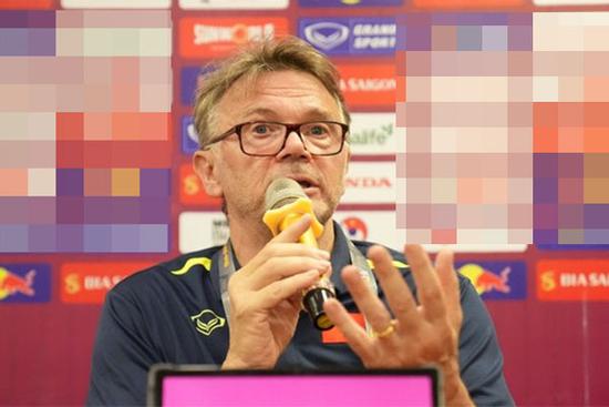 HLV Troussier: 'Các cầu thủ đang tốt dần lên, nhưng ở đội tuyển, không một ai chắc suất'