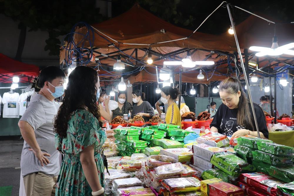 Tự ý đuổi du khách, người giữ xe chợ đêm ở Đà Nẵng bị phạt tiền-1