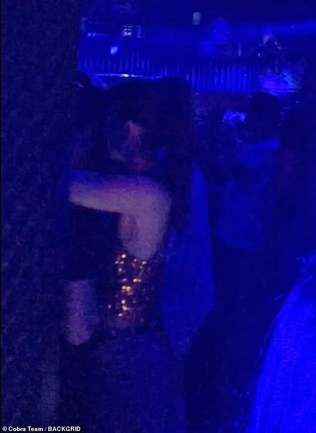 Leonardo DiCaprio hôn đắm đuối người mẫu Ý 25 tuổi-2