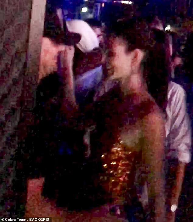 Leonardo DiCaprio hôn đắm đuối người mẫu Ý 25 tuổi-3