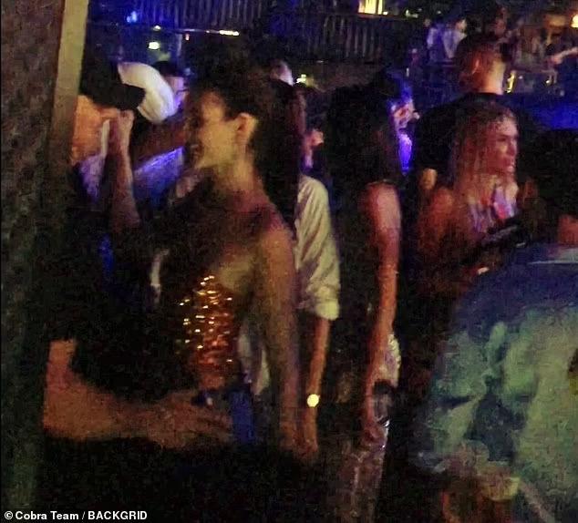 Leonardo DiCaprio hôn đắm đuối người mẫu Ý 25 tuổi-5