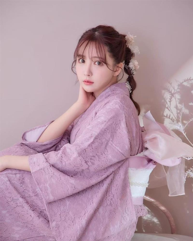 Đời tư hỗn loạn của nữ diễn viên Nhật Bản yêu cùng lúc 2 nam ca sĩ-2