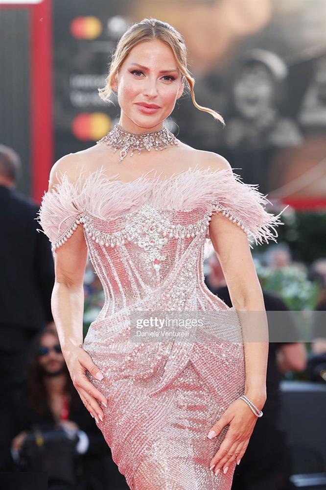 Siêu sao quốc tế đổ bộ thảm đỏ LHP Venice trong những thiết kế dạ hội lộng lẫy-3