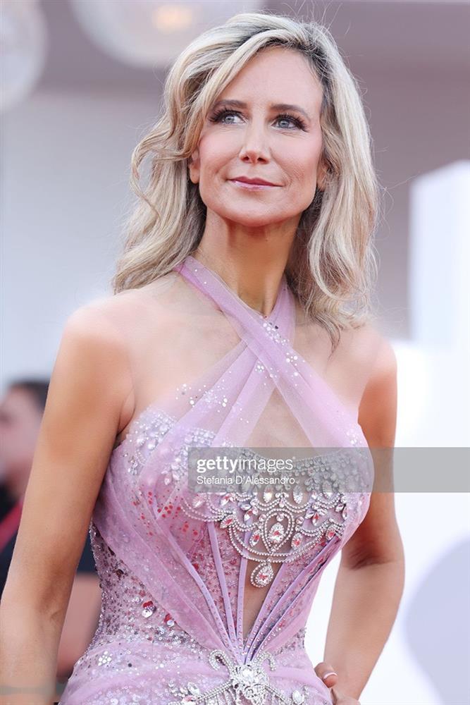 Siêu sao quốc tế đổ bộ thảm đỏ LHP Venice trong những thiết kế dạ hội lộng lẫy-5