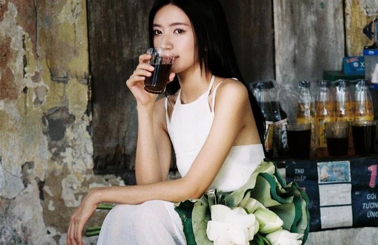 Trong mùa thu Hà Nội mát mẻ, dàn tú nữ mặc yếm không phòng hộ dạo phố-5