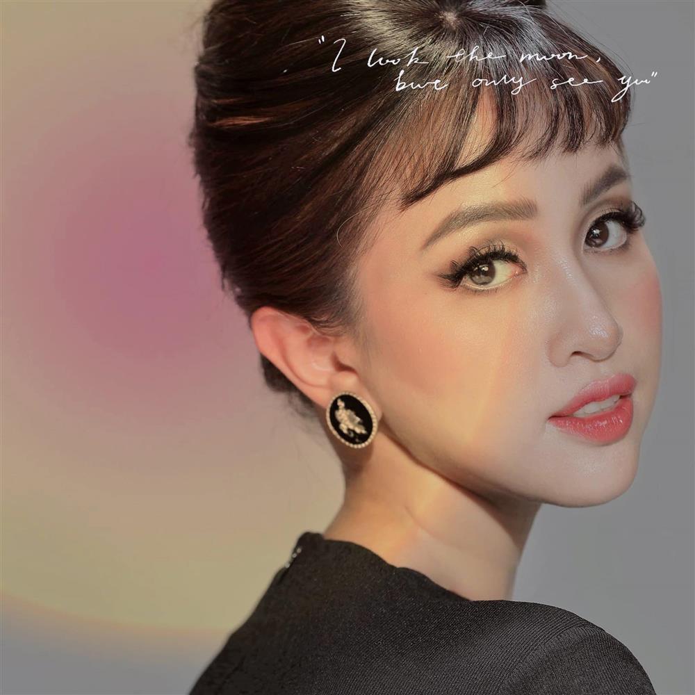 Vân Hugo hóa Chị Đẹp bản Việt, U40 vẫn miệt mài đu dây, múa cột để body nuột nà-2