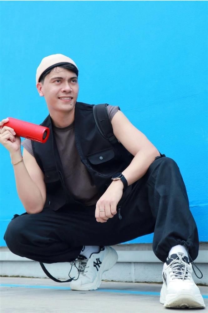 Thầy hiệu phó Hải Phòng vừa nhảy, vừa hát như ca sĩ trong lễ khai giảng-2