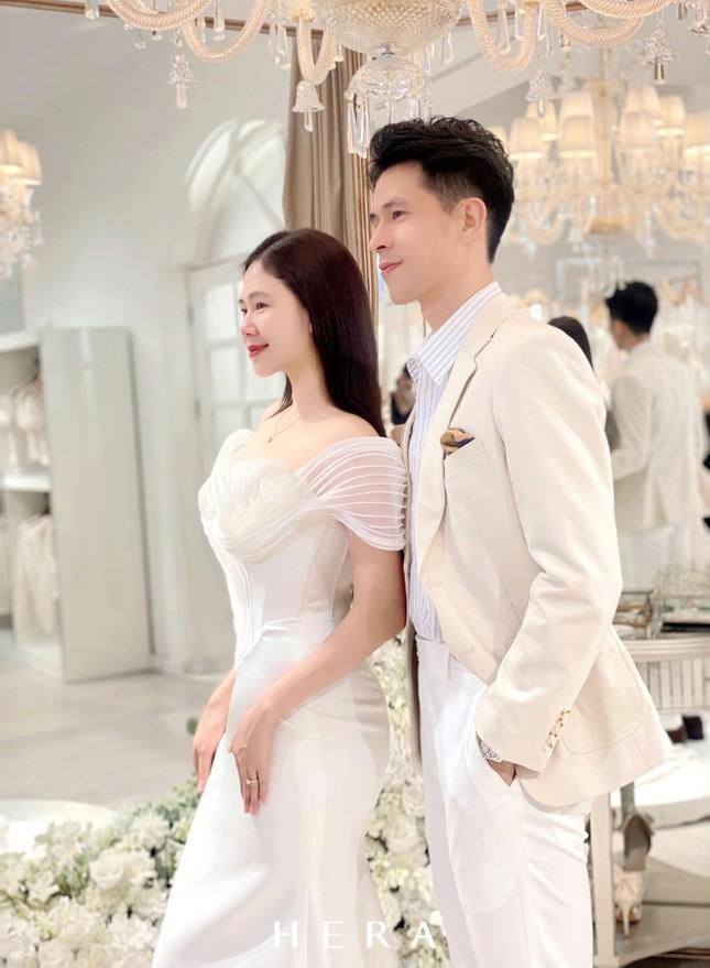 Sau 9 năm bên nhau, cầu thủ Đình Trọng đưa vợ đi thử váy cưới-3