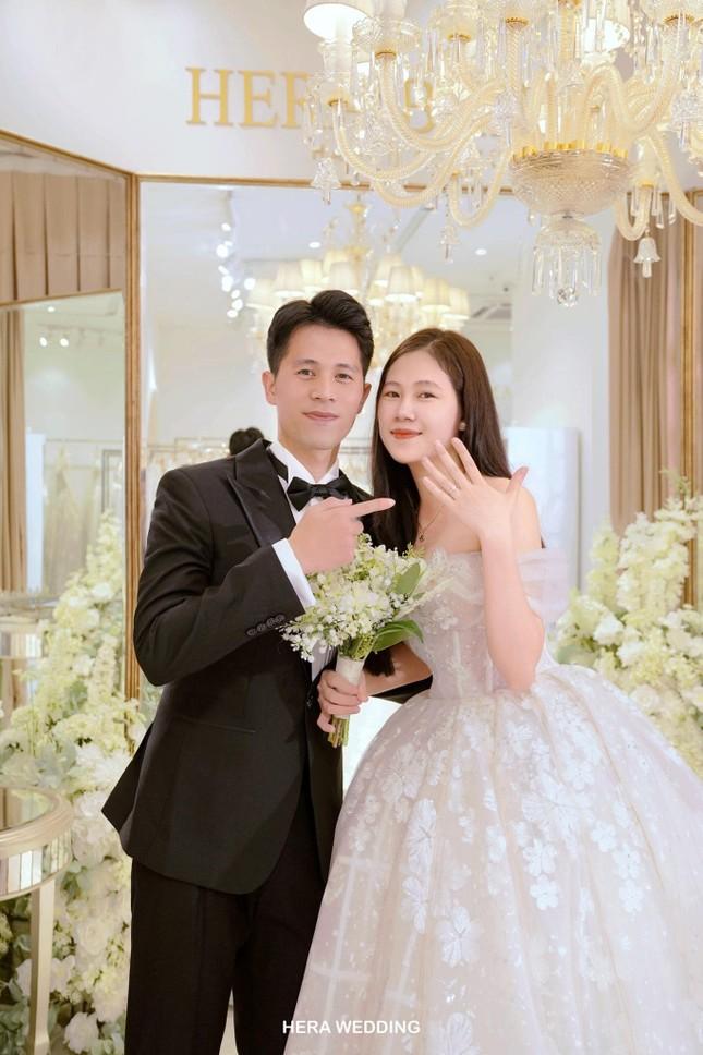 Sau 9 năm bên nhau, cầu thủ Đình Trọng đưa vợ đi thử váy cưới-2