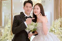 Sau 9 năm bên nhau, cầu thủ Đình Trọng đưa vợ đi thử váy cưới