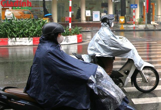 Thời tiết Hà Nội 3 ngày tới: Mưa lớn sắp lan khắp Bắc Bộ, Thủ đô có mưa tầm tã, ngập úng khắp nơi?-1