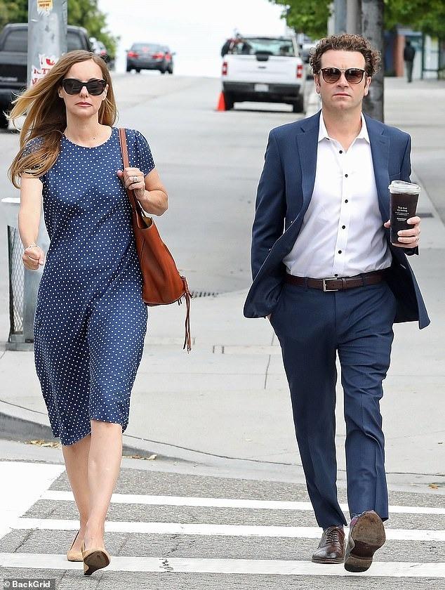 Tài tử Mỹ Danny Masterson hôn gió vợ trước khi ngồi tù ít nhất 30 năm-1