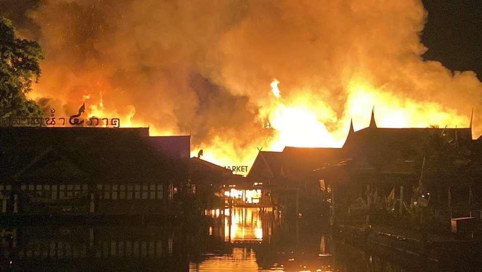 Chợ nổi Pattaya, địa điểm hút khách của Thái Lan cháy không kiểm soát-2