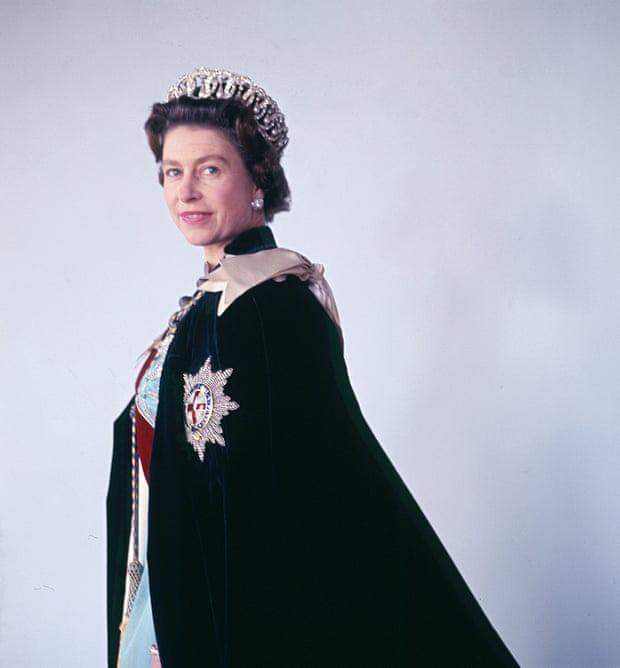 Một năm ngày mất của Nữ vương Elizabeth II, Vương thất Anh công bố bức chân dung đặc biệt-2