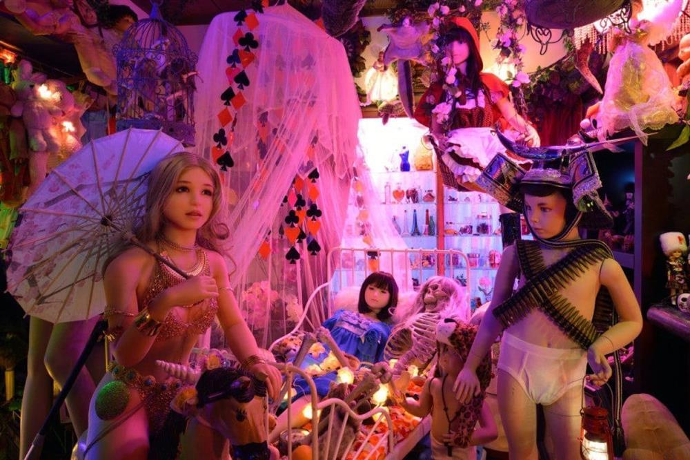 Người đàn ông Nhật Bản biến nhà riêng thành bảo tàng búp bê tình dục-1