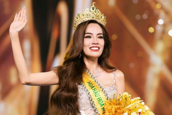 Hoa hậu Lê Hoàng Phương: 'Chuyện tình cảm của tôi nhạt lắm'
