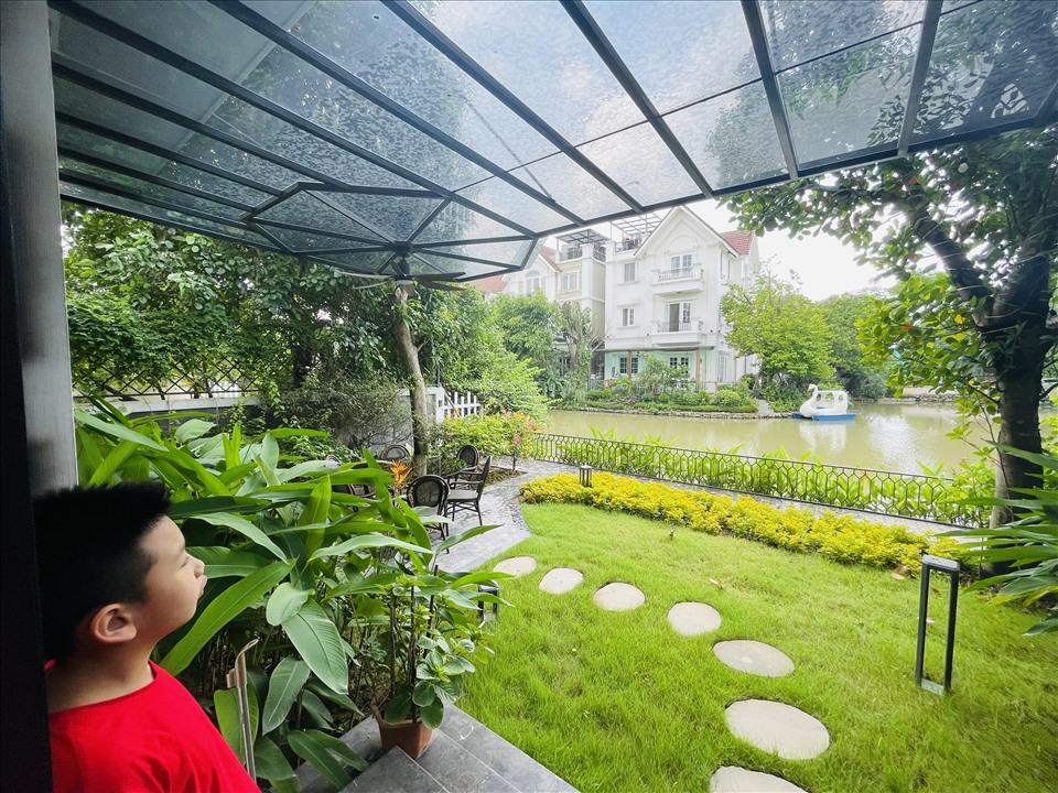 Cuộc sống nhung lụa trong biệt thự 60 tỷ của nữ diễn viên khoe chồng là sugar daddy bao nuôi 17 năm qua-25