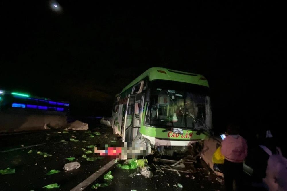 Ô tô chở 26 người gặp tai nạn trên cao tốc Phan Thiết - Dầu Giây-1