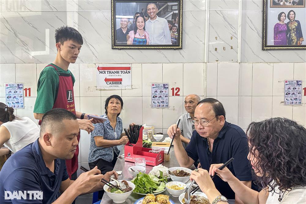 Chủ quán bún chả kể về sự thân thiện của Tổng thống Obama-6