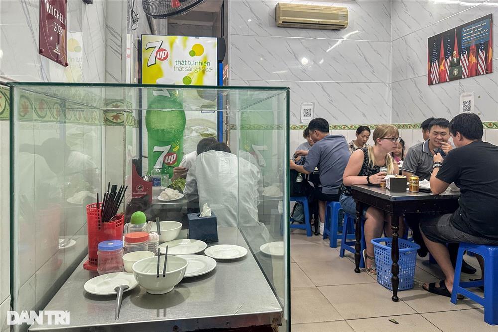 Chủ quán bún chả kể về sự thân thiện của Tổng thống Obama-7