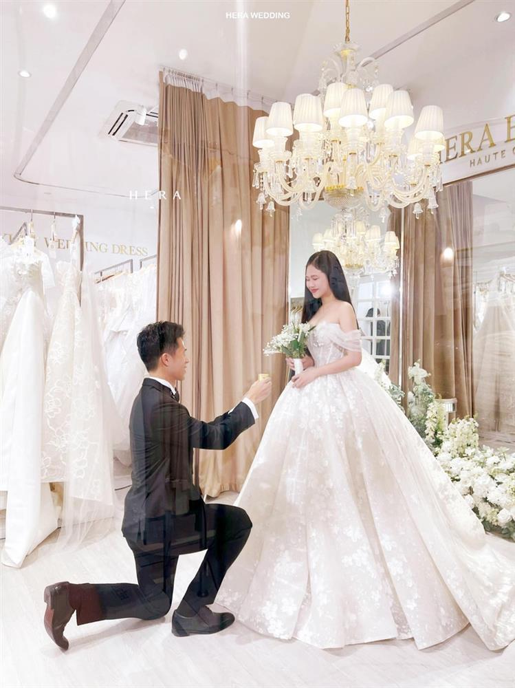 Trung vệ điển trai nhất tuyển Việt Nam hồi hộp trước giây phút cầu hôn bạn gái 9 năm-1