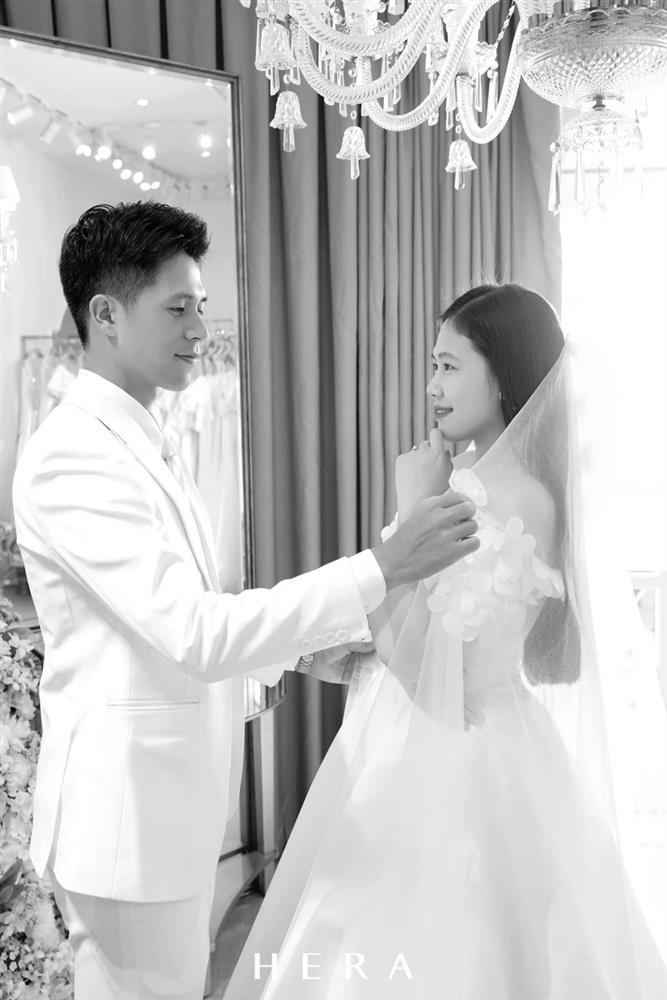 Trung vệ điển trai nhất tuyển Việt Nam hồi hộp trước giây phút cầu hôn bạn gái 9 năm-2