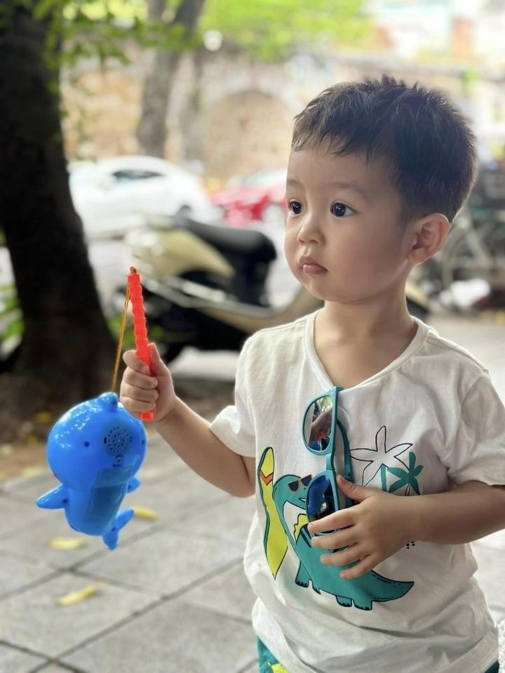 Khán giả thích thú với vẻ đáng yêu của con trai út Bằng Kiều-5