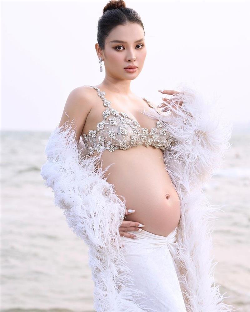 Minh Hằng và dàn mỹ nhân Việt chuộng mặc gợi cảm khi mang bầu-9