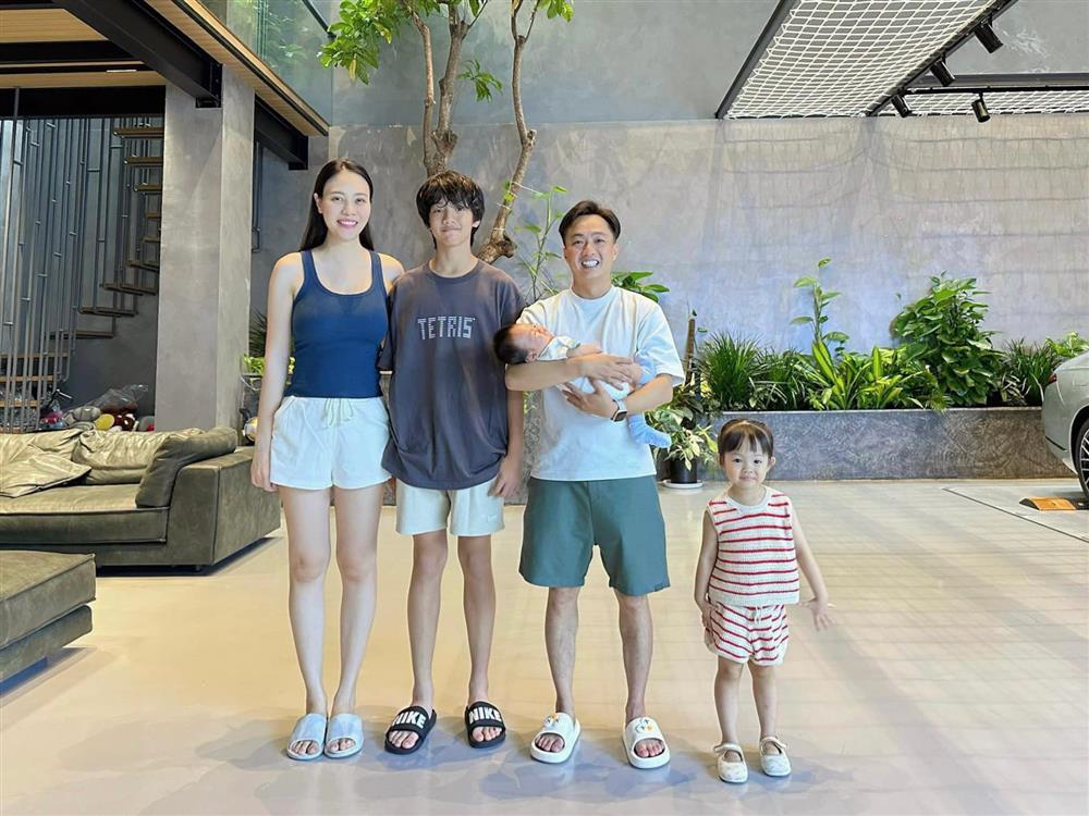 Đàm Thu Trang tự tin diện croptop gợi cảm sau khi sinh con cho Cường Đô La-7
