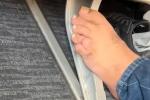 Hành khách để chân trần trên máy bay gây phẫn nộ