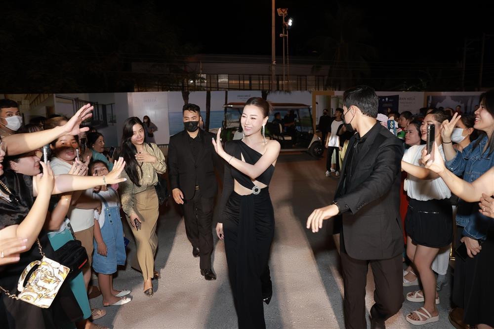 Phương Oanh mặc váy cut-out táo bạo dự lễ trao giải Cánh diều 2023-3