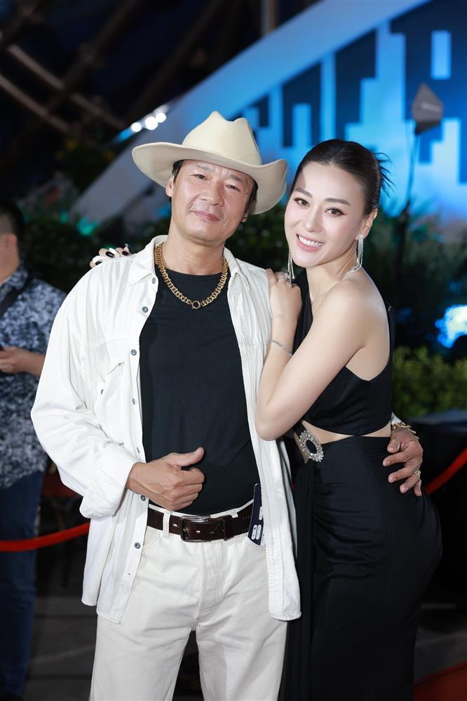 Phương Oanh mặc váy cut-out táo bạo dự lễ trao giải Cánh diều 2023-7