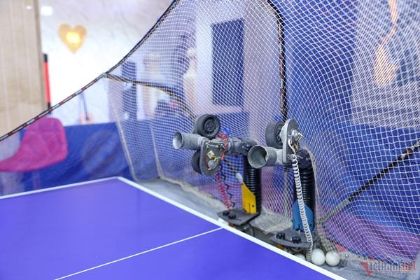 Phòng khách gần 300m2 bị Ngọc Sơn biến thành sân bóng tiền tỷ-4