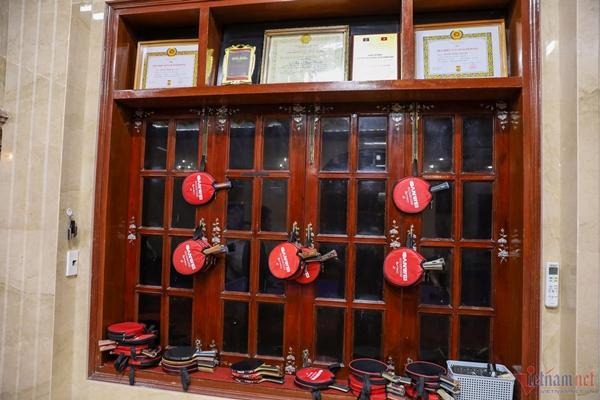 Phòng khách gần 300m2 bị Ngọc Sơn biến thành sân bóng tiền tỷ-5