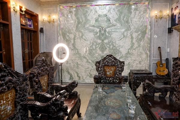 Phòng khách gần 300m2 bị Ngọc Sơn biến thành sân bóng tiền tỷ-7